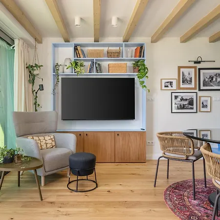 Zebegreen Apartment