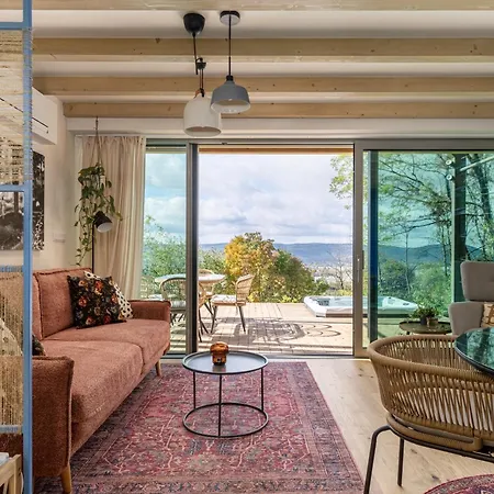Zebegreen Apartment